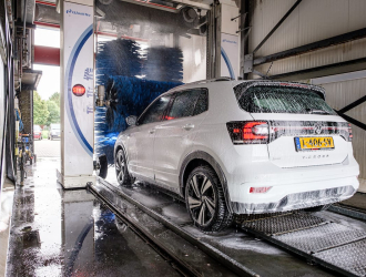 De auto goed schoonmaken