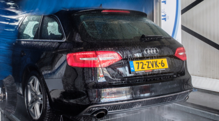 Auto wassen in de lengterichting