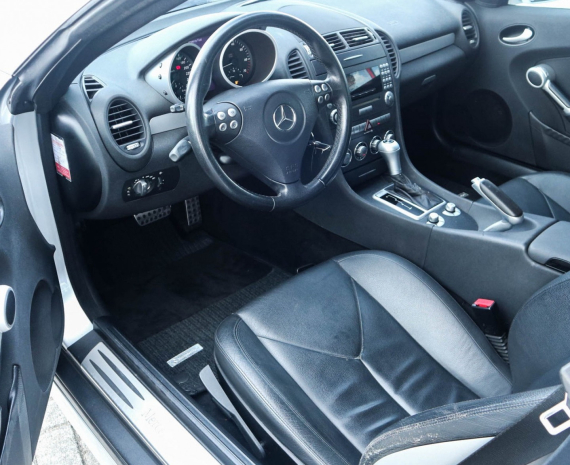 De binnenkant van de auto goed reinigen